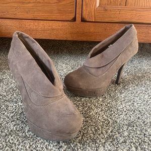 Mossimo brown suede heels, size 8 1/2